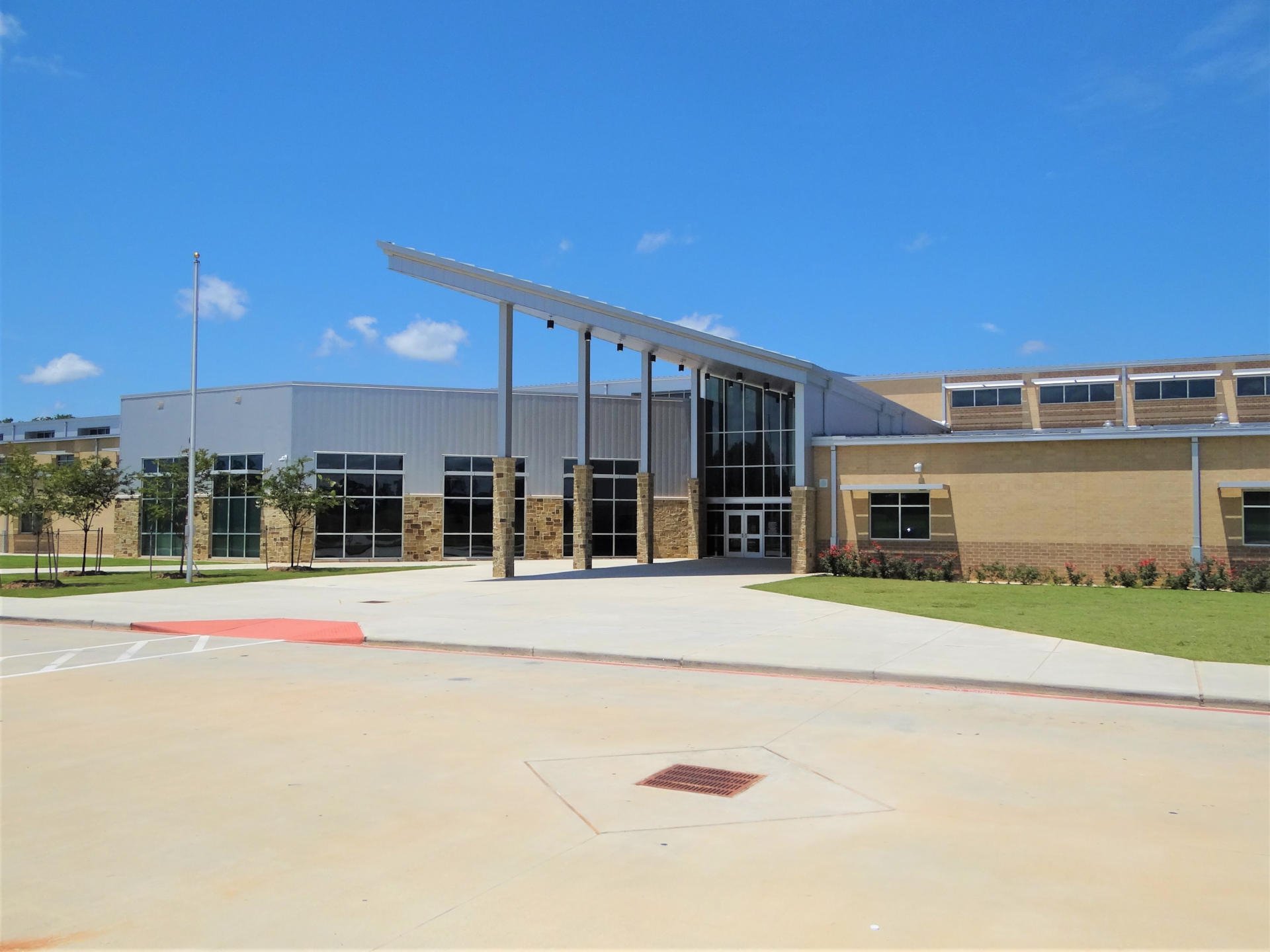Montgomery ISD – Oak Hills Junior High School & Keenan Elementary SchoolMontgomery ISD’s Oak Hills Middle School & Keenan Elementary School were built concurrently. The 214,182 SF, two-story middle school and 96,000 SF, single story elementary school are located on a common site. The 64 acre site is located on sloping terrain which required vertical modifications of existing elevations by 18’ to properly situate the building structures and site appurtenances. In addition to the building structures, the scope of work includes a football field, running track, field events, practice athletic fields, concession stands, site paving and detention pond. The building construction elements include a structurally suspended slab, Class A steel framing, masonry load bearing walls, exterior masonry veneer and standing seem metal roofing.Back to Portfolio