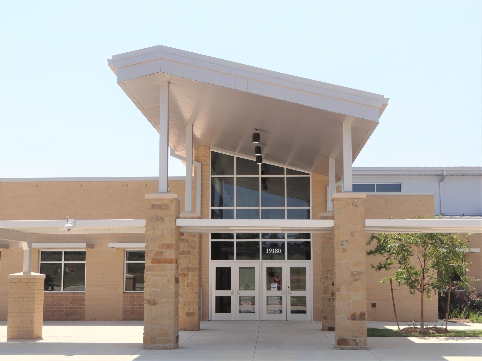 Montgomery ISD – Oak Hills Junior High School & Keenan Elementary SchoolMontgomery ISD’s Oak Hills Middle School & Keenan Elementary School were built concurrently. The 214,182 SF, two-story middle school and 96,000 SF, single story elementary school are located on a common site. The 64 acre site is located on sloping terrain which required vertical modifications of existing elevations by 18’ to properly situate the building structures and site appurtenances. In addition to the building structures, the scope of work includes a football field, running track, field events, practice athletic fields, concession stands, site paving and detention pond. The building construction elements include a structurally suspended slab, Class A steel framing, masonry load bearing walls, exterior masonry veneer and standing seem metal roofing.Back to Portfolio